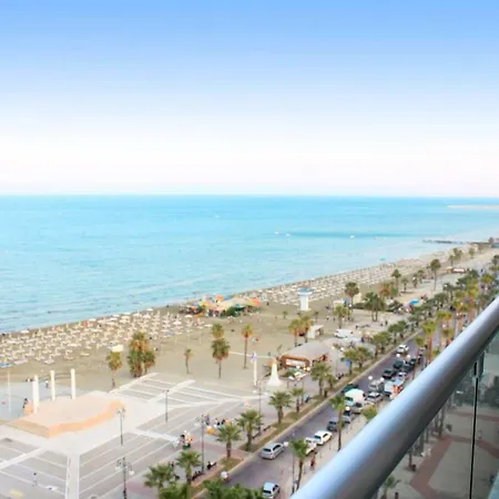 3b Luxury Seafront W/ Pool &gym - Finikoudes Beach * לרנקה