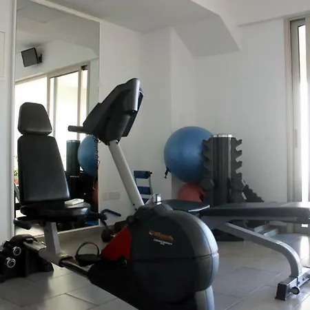 شقة 3b Luxury Seafront W/ Pool &gym - Finikoudes Beach لارنكا