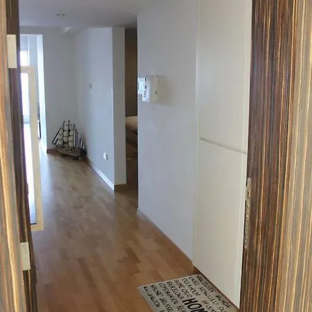3b Luxury Seafront W/ Pool &gym - Finikoudes Beach דירה