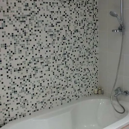 شقة 3b Luxury Seafront W/ Pool &gym - Finikoudes Beach