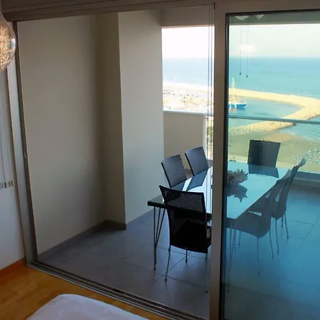 3b Luxury Seafront W/ Pool &gym - Finikoudes Beach Apartment *
